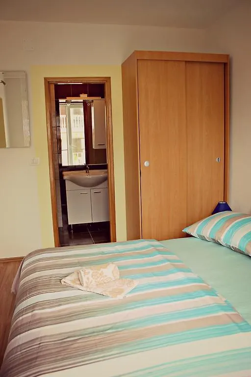 Apartments Dana Zadar 0*,